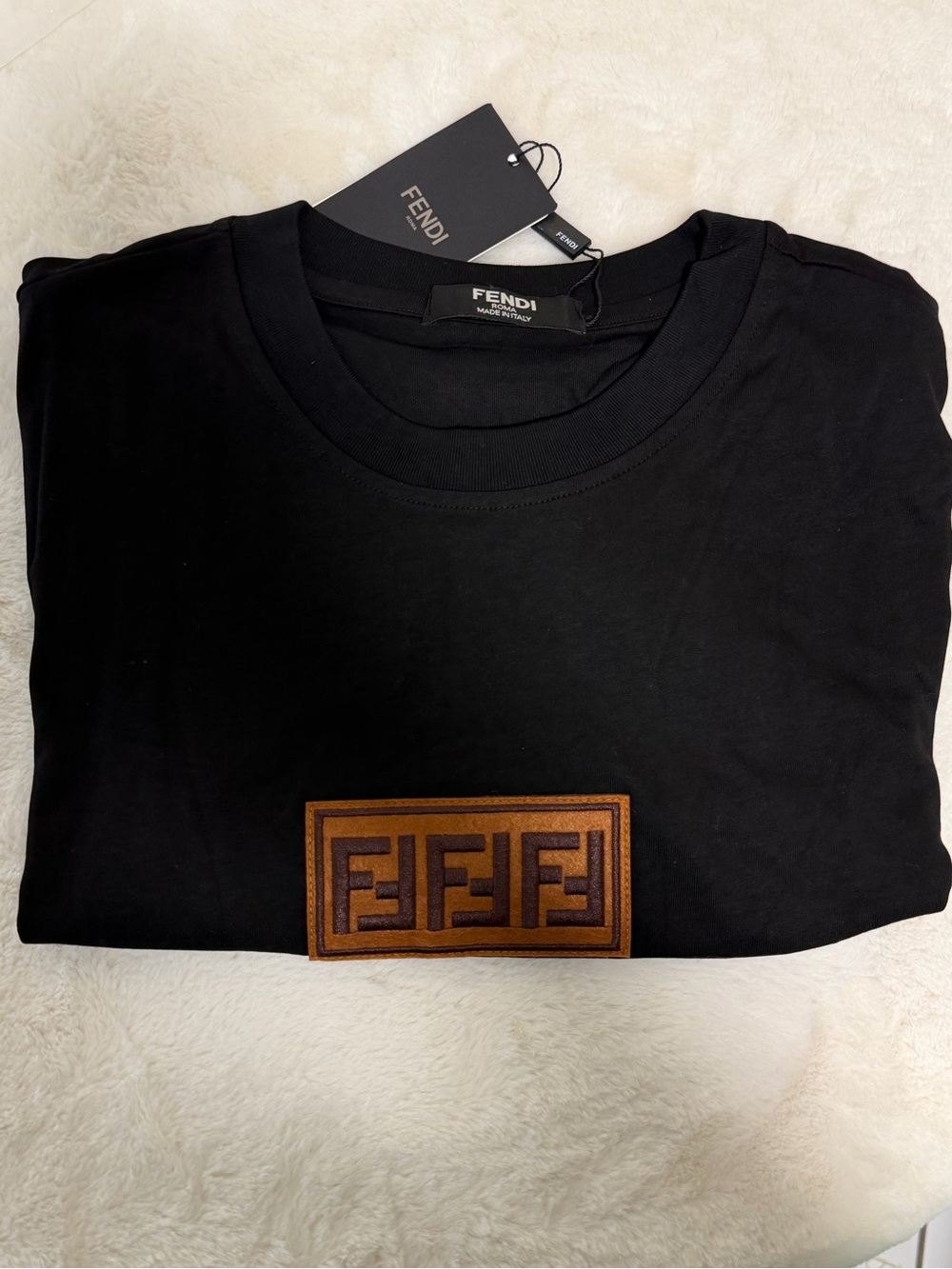 T shirt men Black Short Sleeve Tee with Brown Logo Patch
